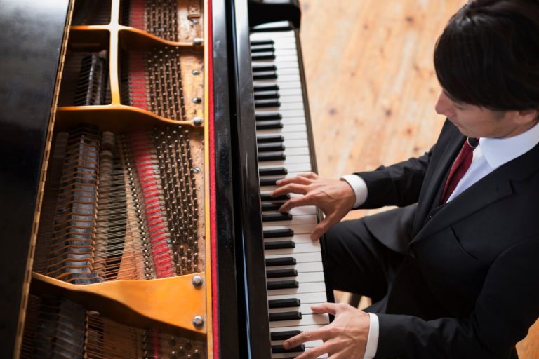Technique vs. Emotion: Striking the Right Balance in Piano Playing